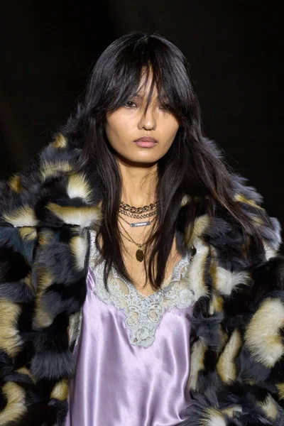 Look 25